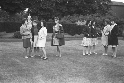 Vrouwelijke werknemers van Jansen de Wit, Schijndel 1961 (foto: Fotopersbureau Het Zuiden, collectie BHIC nr. 1632-004360)