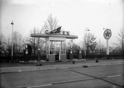 Caltex benzine pompstation van Looijmans