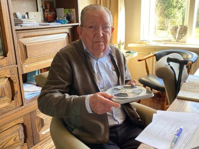 G. Cornel houdt de film vast