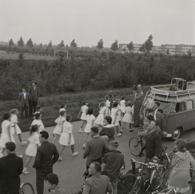 Filmopnames van een Adolfsfilm, Baardwijk 1960 (foto: J. de Bont, collectie Streekarchief Langstraat Heusden Altena nr. WAA84337)