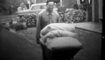Filmstill uit Dorpsfilm Loosbroek 1962 (collectie BHIC nr. HSW-07)