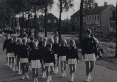 Filmstill uit Dorpsfilm Nieuwendijk, 1968 (collectie Streekarchief Langstraat Heusden Altena nr. 517)