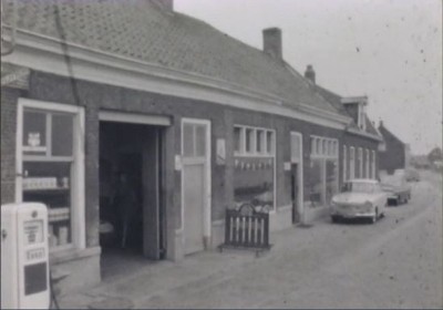 Filmstill uit Dorpsfilm Sleeuwijk 1965/1966 (collectie Streekarchief Langstraat Heusden Altena nr. 387)