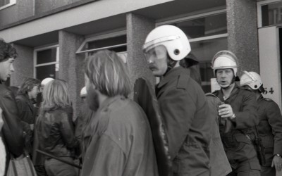 Beelden uit het Bossche actieverleden: bewapende politie-eenheden en omstanders. ca. 1975-1985, 's-Hertogenbosch