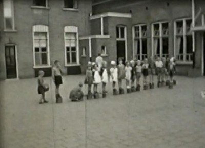 Filmstill uit Dorpsfilm Den Hout, 1956 (collectie BHIC nr. BHIC-000089)