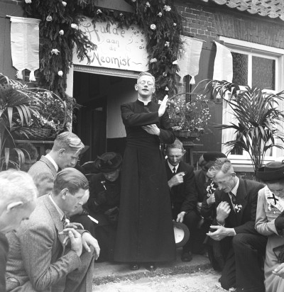 foto: Eerste heilige mis neomist Harrie van Weert, Schijndel  1949 (Het Zuiden, collectie BHIC nr. 1632-003998)