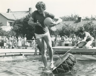 Goed getimede foto tijdens de zeskamp. Mill 1970