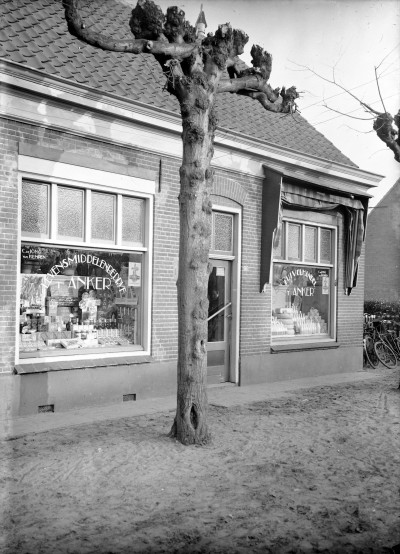 Zuivel- en Kruideniersbedrijf Het Anker, Boxtel 1948 (foto: Fotopersbureau Het Zuiden, collectie BHIC nr. 1901-000184) 