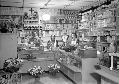 Zuivel- en Kruideniersbedrijf Het Anker, Boxtel 1948 (foto: Fotopersbureau Het Zuiden, collectie BHIC nr. 1901-000187) 