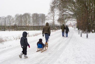 Sleetje rijden in Coronatijd, Tilburg 2021 (foto: Maria van der Heyden, collectie Regionaal Archief Tilburg nr. 17280793) 