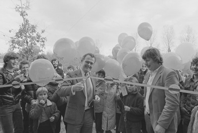 foto: Opening gebouw , Oud Gastel 1981 (foto: Thom van Amsterdam, collectie West-Brabants Archief nr. AM01412_18A)