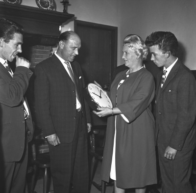 foto: 50 Jaar gebakkraam De poorter, Den Dungen 1962 (foto: Het Zuiden, collectie BHIC nr. 1628-002249)