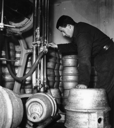 aten bij bierbrouwerij De Schaapskooi, Berkel-Enschot 1970 (foto: R. Siers, collectie Regionaal Archief Tilburg nr. 1238_F0049)