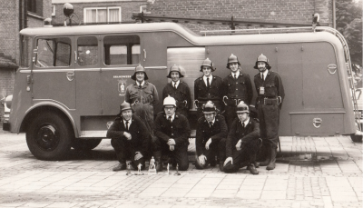 Brandweer met DAF-manschappenwagen