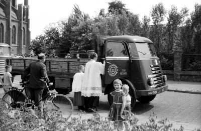 Voertuiginzegening, Veghel (foto: J. van Eerd, collectie BHIC nr. 1955-003402)