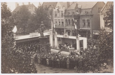 De onthulling van het standbeeld van Willem II in Tilburg in 1924.