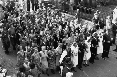 Bevrijdingsoptocht in de Nieuwstraat, Veghel september 1944 (foto: Johan van Eerd, collectie BHIC nr. 1955-000531)