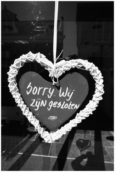 Gesloten winkel tijdens de eerste lockdown in coronatijd, Veghel 22 maart 2020 (foto: Emiel Verwijst, collectie BHIC nr. DCVERWIJST-001295)