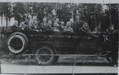 Open (auto)bus van de N.V. 's-Hertogenbosch, Vught en Voorburg (foto: fotograaf onbekend, collectie BHIC nr. FOTOVU.4924)