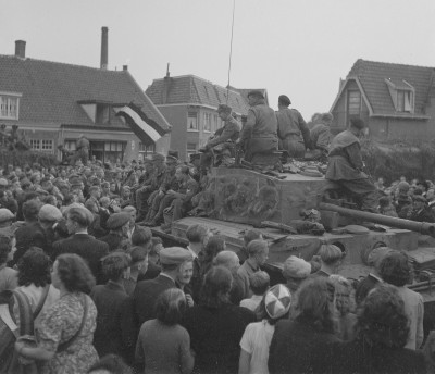  Geallieerde tank bij Osse bevolking [overige info nog navragen en toevoegen]
