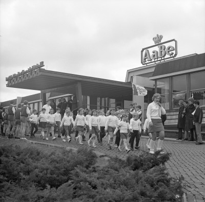 Defilé wandeltocht 1970.