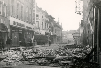 Rechtestraat na het bombardement op 19 september