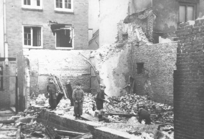 Raadhuisstraat, Roosendaal 1944 (foto: Jan Sturm, collectie West-Brabants Archief nr. K04716) 
