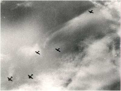 Glyders RAF en RCAF op weg om paratroops te helpen (Foto: vervaardiger onbekend, collectie RHCe, nr. 64516)