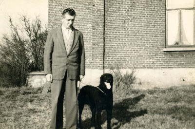Leo Sentjens met kampioenshond Arno. Budel-Schoot circa 1970. 