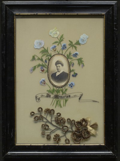Haarschilderij ter herinnering aan Celestina Anna Francisca Theresia Carolina Philips (Ossendrecht 15 januari 1871 - Tilburg, 6 augustus 1918).