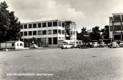BATA fabriek, Europaplein 1, achterzijde met parkeerplaats, 1960 - 1970