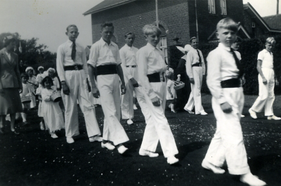Processie  Turnclub 'Vlug en Vrij', Budel-Dorplein. 
