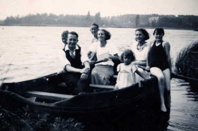 Samen op het Ringelsven Petra Roost met broers en zussen, Budel-Dorplein, 1935 -1939