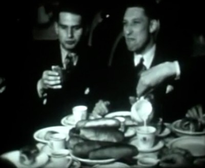 Worstenbrood op tafel, 1938