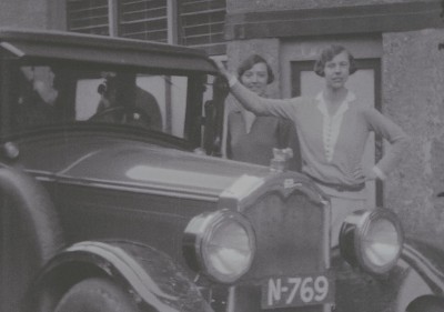 Familie Van der Bruggen bij hun auro N-769