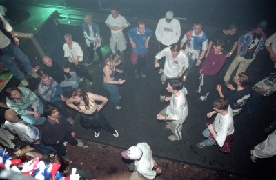 Gabbers op Houseparty Subway, Tilburg 1998 (foto: Persbureau van Eijndhoven, collectie Regionaal Archief Tilburg nr. 1657215061022)