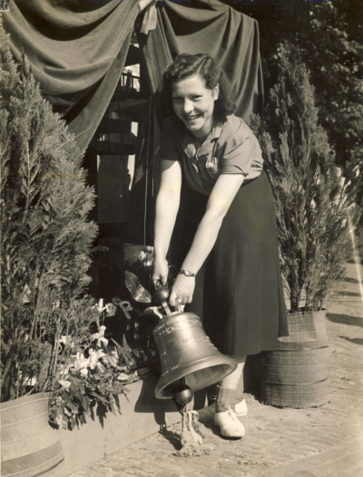 Klokje dat werd aangeboden aan Prinses Beatrix in 1951.