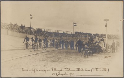Opening van de Tilburgse Wieler- en Motorbaan (T.W.E.M.) aan de Tilburgseweg, Goirle 1921 (foto: F. van Meerendonk, collectie Regionaal Archief Tilburg nr. 072206) 