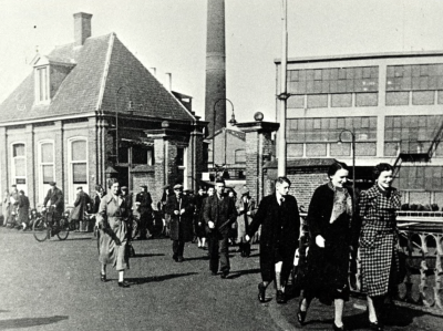 Uitgaan van de fabriek 1942