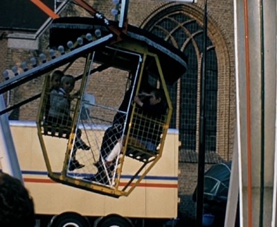 In het reuzenrad op de jaarlijkse kermis, Mill jaren 60 (filmstill uit SWEENS-07, collectie BHIC)