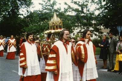 Heilig Bloedprocessie, het schrijn met de Heilige Bloeddoek, Boxtel ca. 1982 (foto: fotograaf onbekend, collectie BHIC nr. 1901-006164)