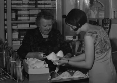 Filmstill uit Een dag in Beek en Donk 1966 Bron: Firma Ring Film (1965), Collectie Ring Verkoop Systeem en Nederlands Instituut voor Beeld & Geluid nr. DORPSFILMS_RI-FHD3000BNJG