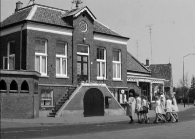 Filmstill uit 'Een dag in Beek en Donk 1966'