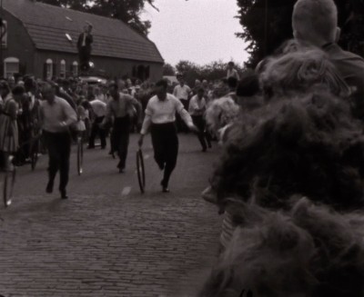 Repen tijdens de kermis, Luyksgestel 1960 (bron: H.A. van Zoelen, collectie BHIC nr. TEMP-28)