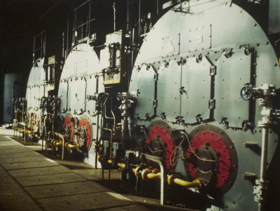 Textielfabriek Diddens en Van Asten. Stoom- en verwarmingsketels in de stokerij, 1982.