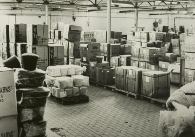 Diddens en van Asten aan de Kanaaldijk Noord Oost 62. Gedeelte van het magazijn. (voorheen weverij), 1981