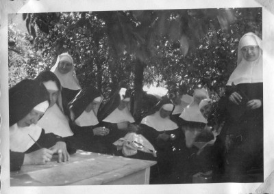 Recreatie noviciaat, Breda 1934 (foto: Erfgoedcentrum Nederlands Kloosterleven, archief Benedictinessen van het H. Sacrament (AR-Z013), inv.nr 3809)