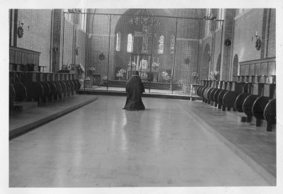Nieuwe kapel, gezien vanuit binnenkapel, Breda 1958 (foto: Erfgoedcentrum Nederlands Kloosterleven, archief Benedictinessen van het H. Sacrament (AR-Z013), inv.nr 3809)