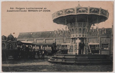 Briefkaart van zweefmolenhouder Adr. Huijgens voor zijn molen, Bergen op zoom ca. 1930-1940 (foto: collectie West-Brabants Archief nr. RVEK001)