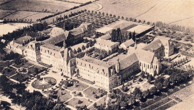 Luchtfoto van het complex, Sint-Michielsgestel (foto: -	Erfgoedcentrum Nederlands Kloosterleven, fotocollectie Dochters van Maria en Joseph (Z032), BM-104080)